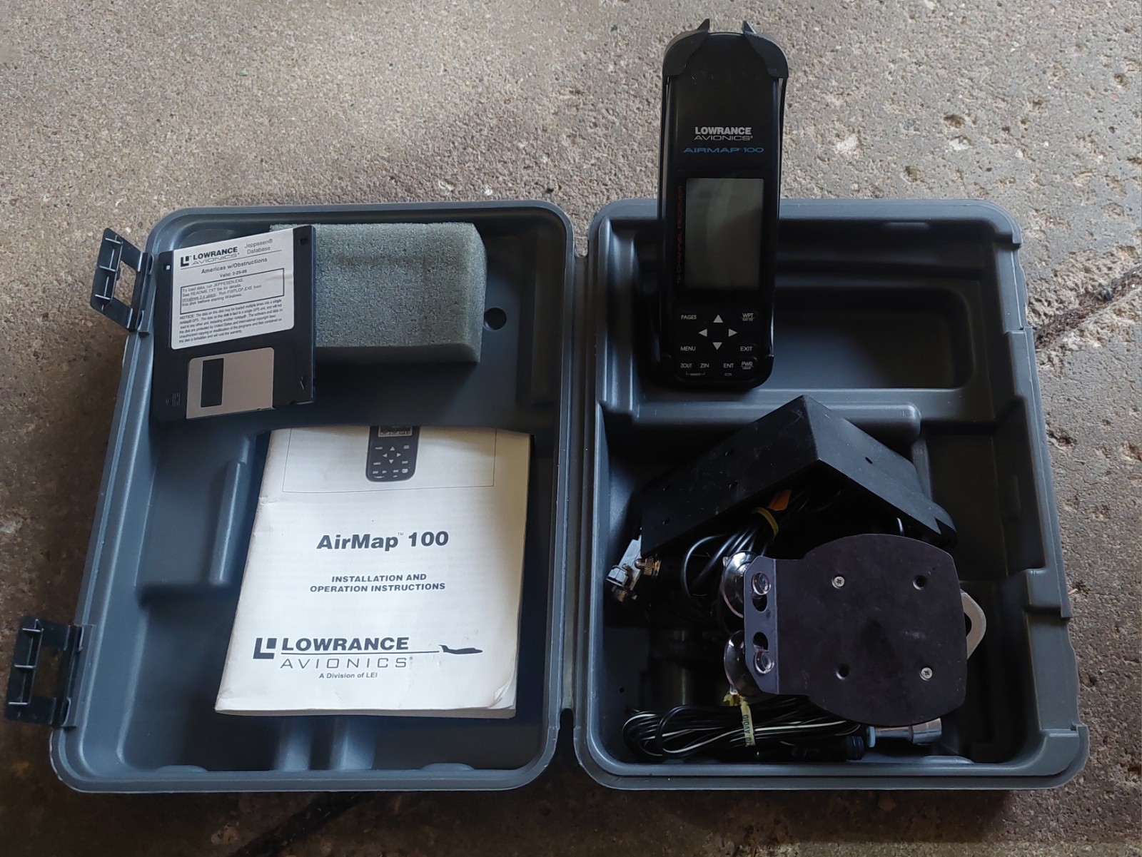 Lowrance Avionics AirMap 100 Handheld Aviation