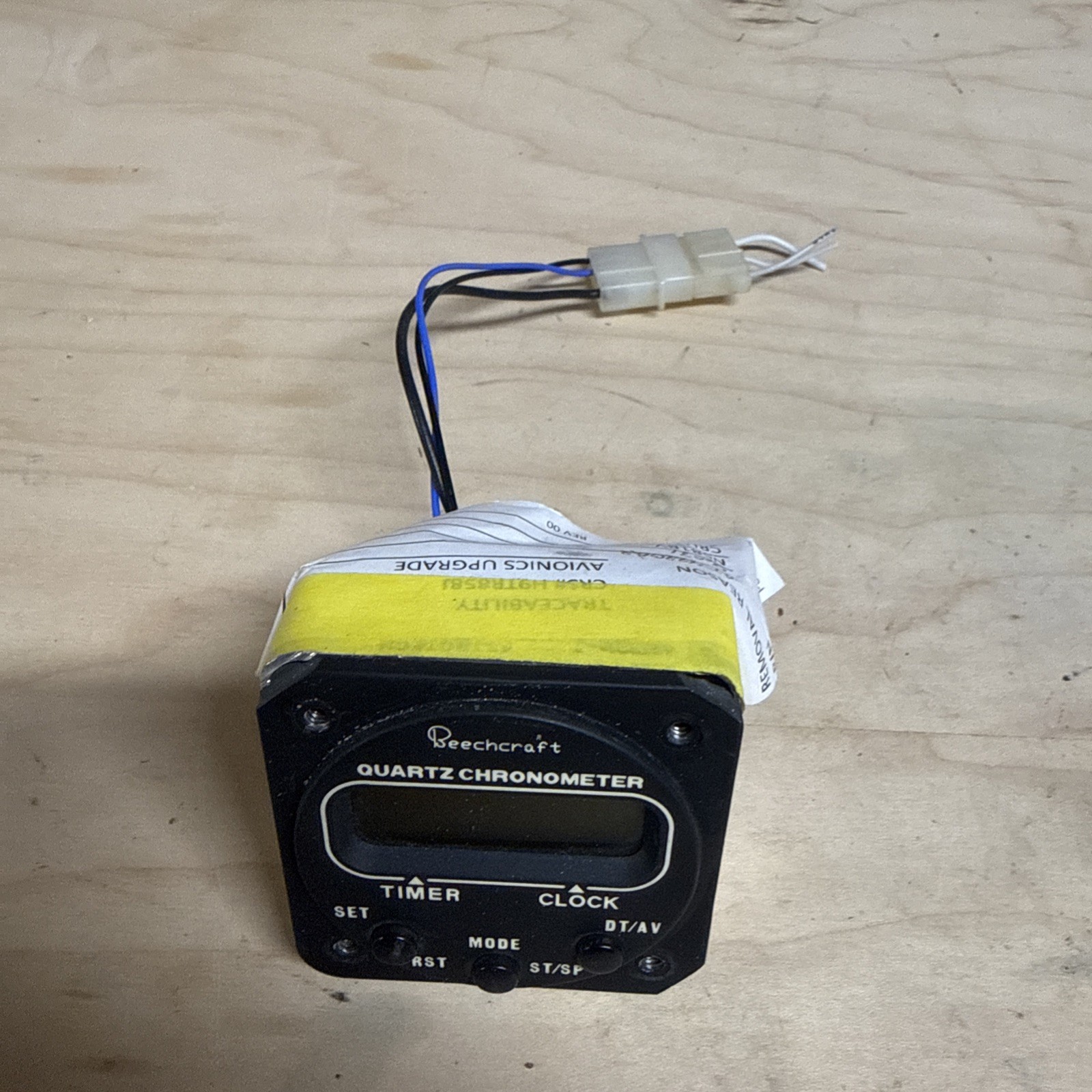 Beechcraft Quartz Chronometer w/connector P/N AT422002