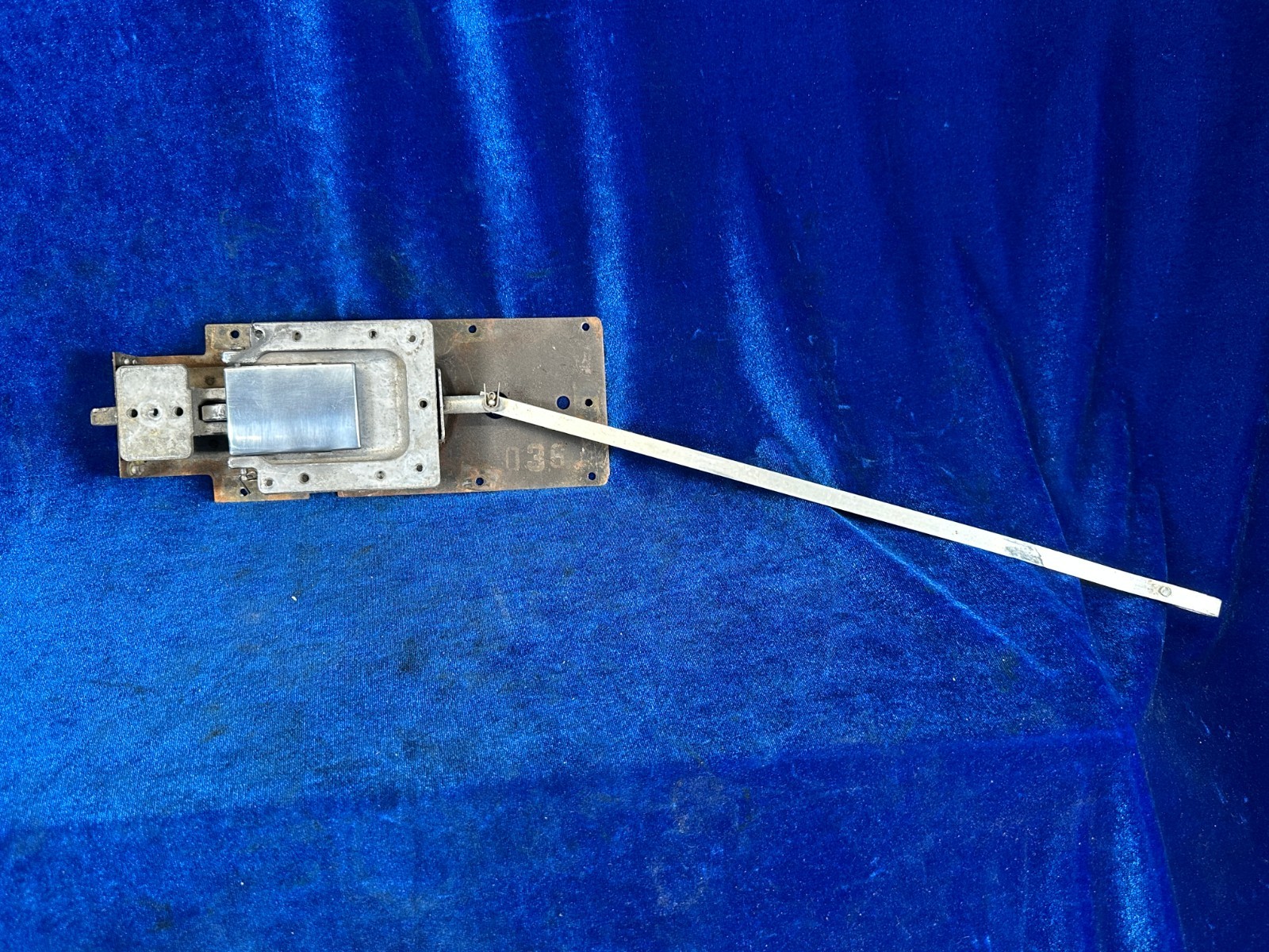 Cessna 150 J LATCH ASSY -