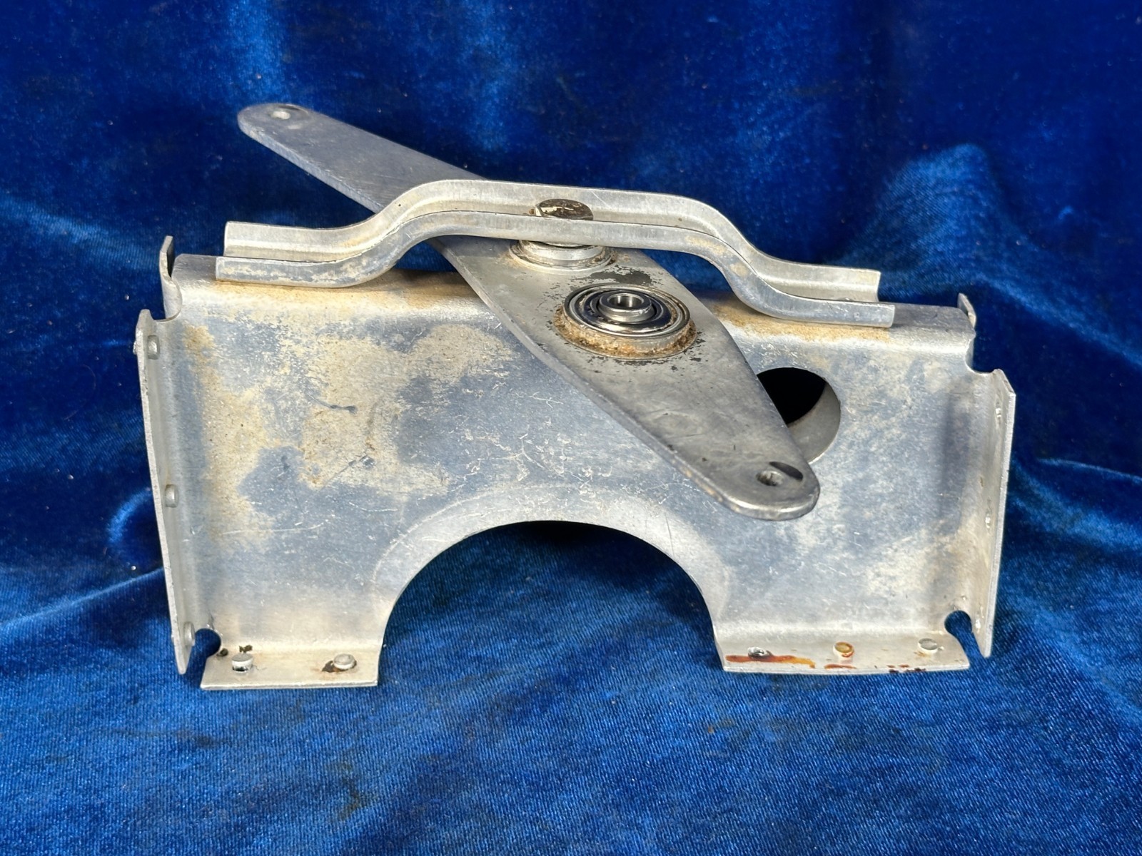 Cessna 172 F BRACKET ASSY +