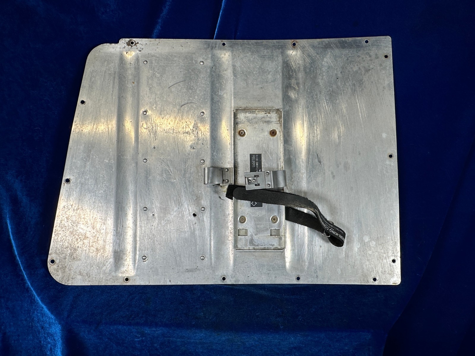 Cessna 172 F SHELF - RADIO