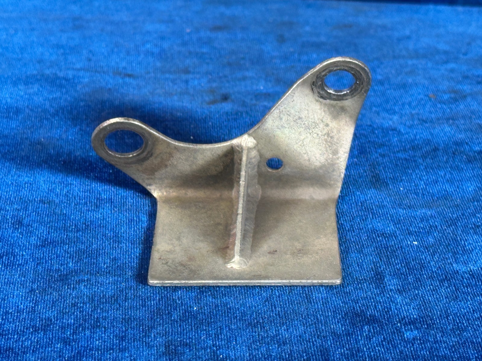 Cessna 172 M BRACKET - COWL