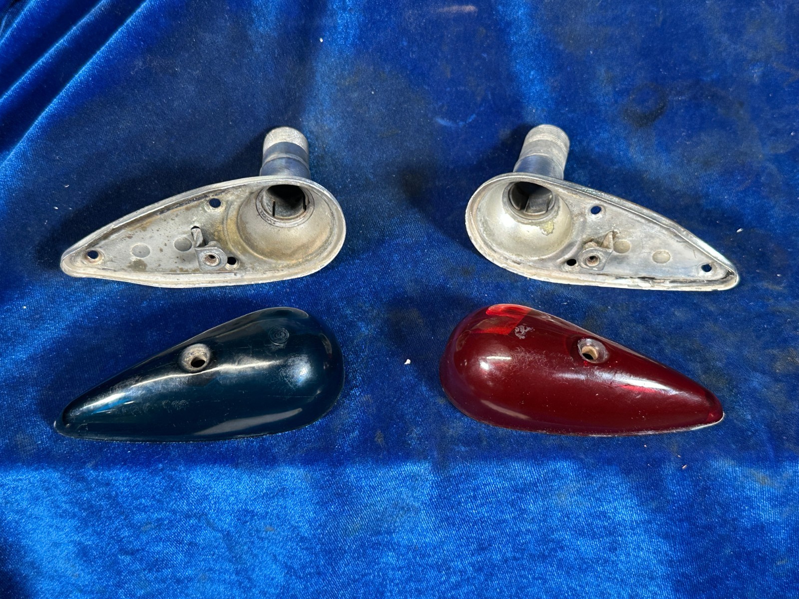 Cessna 172 N NAV LIGHT BASE