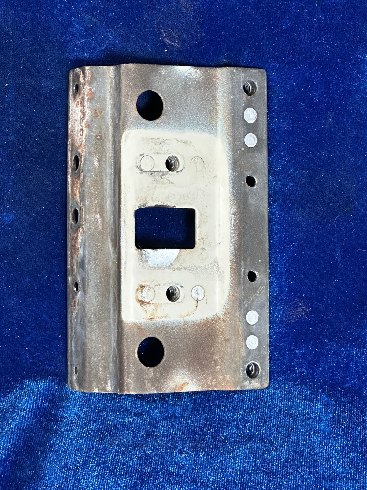 Cessna 172 P BRACKET ASSY DOOR