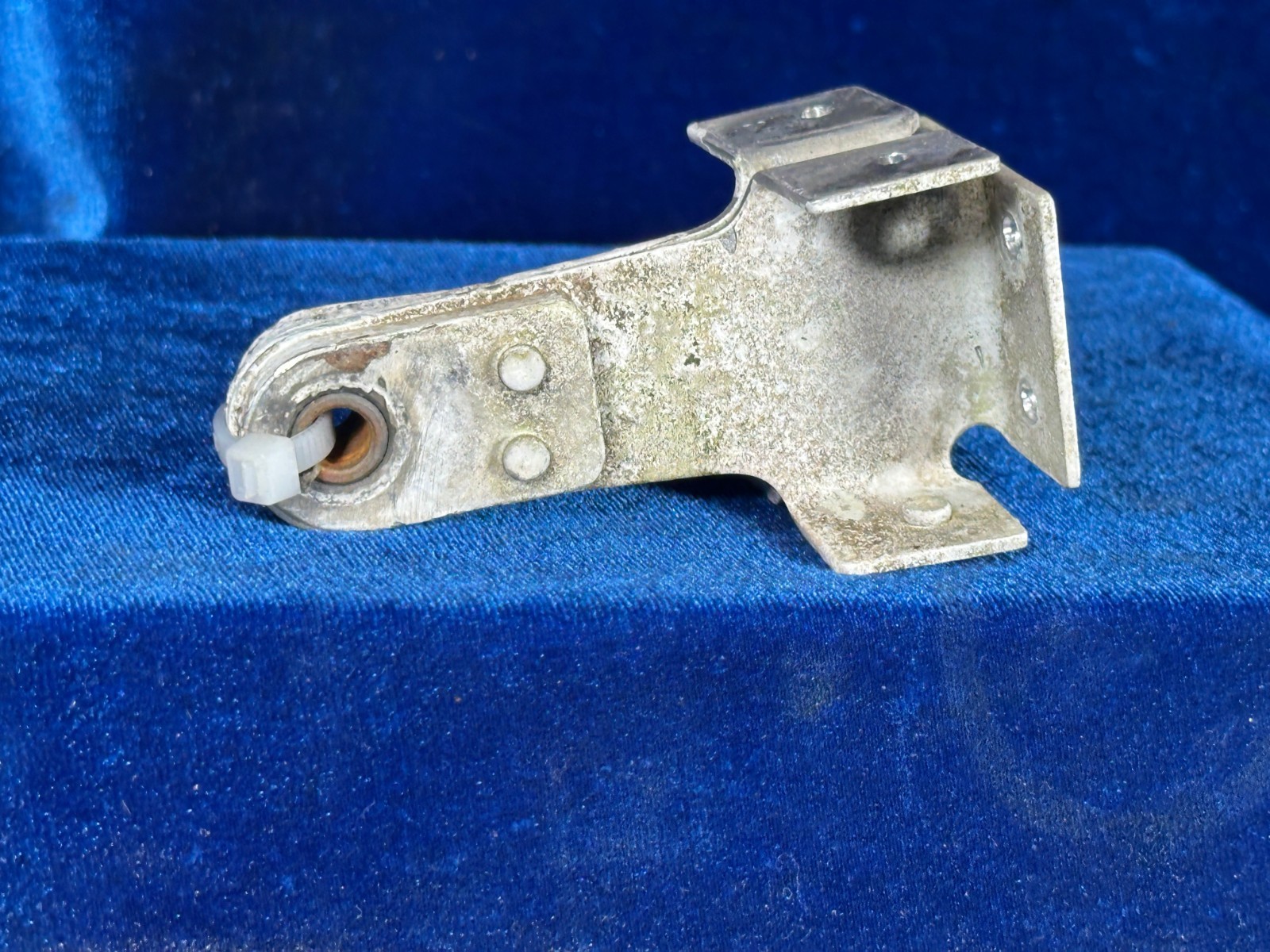 Cessna 172 P BRACKET - PULLEY