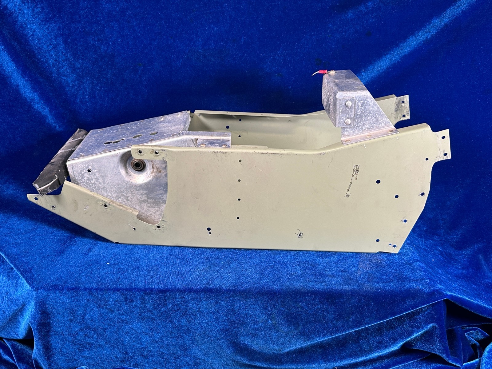 Cessna 172 P CONSOLE STRUCTURE ASSY