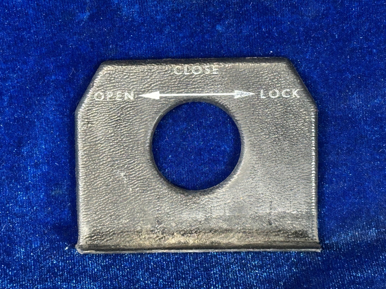 Cessna 172 P ESCUTCHEON - DOOR