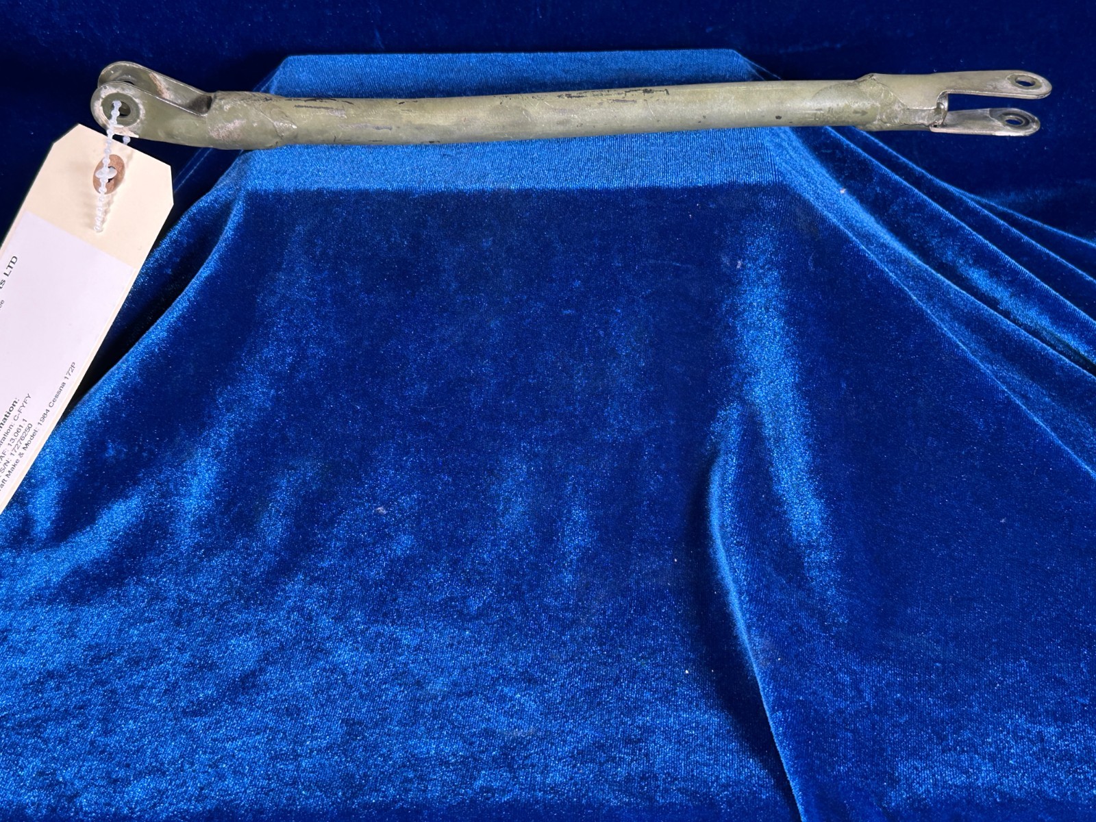 Cessna 172 P TUBE - BELLCRANK