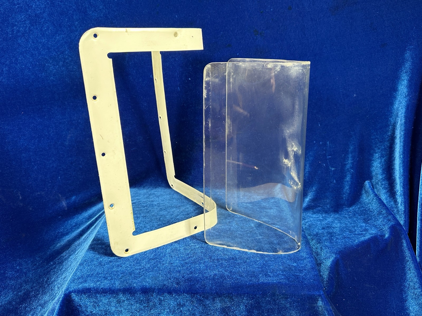 Cessna 182 L LENS & RETAINER