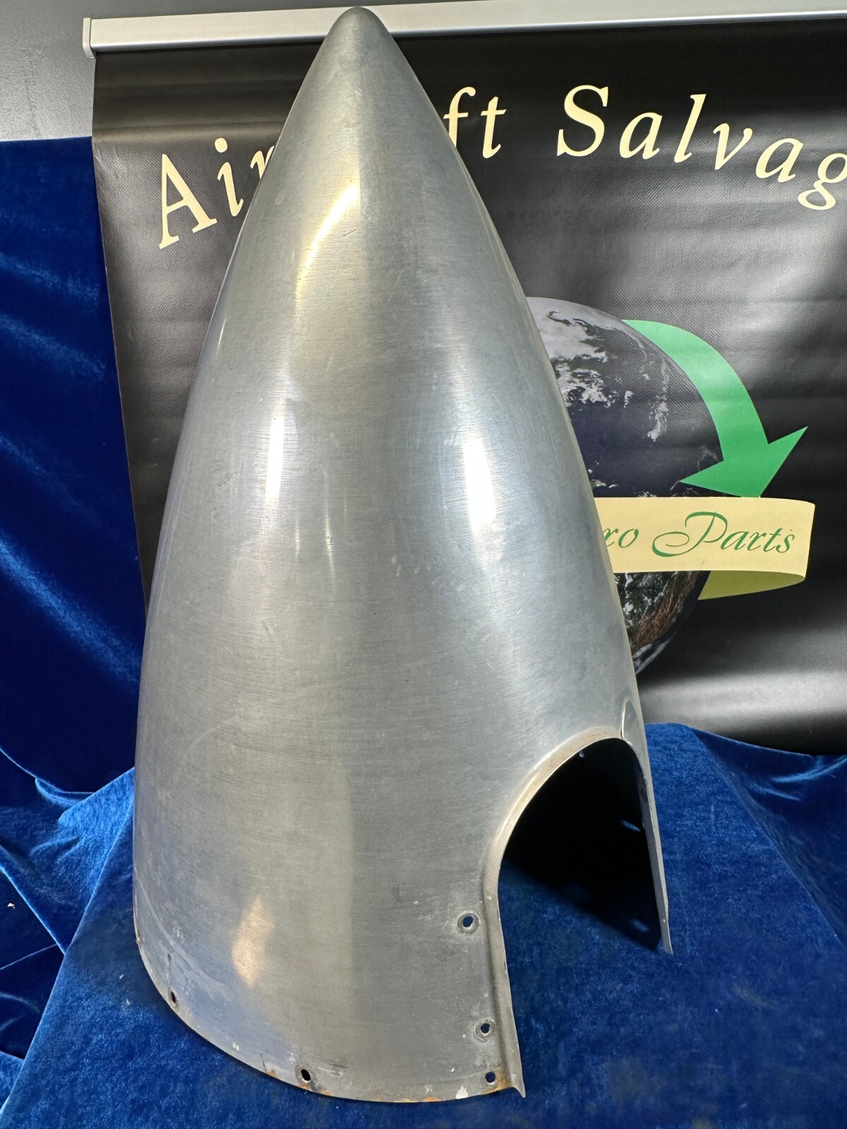 Cessna 310 J SPINNER (McCAULEY PROPELLER)