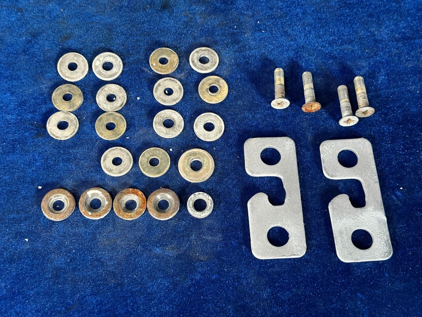 Piper PA31-350 PLATE - DOOR LATCH