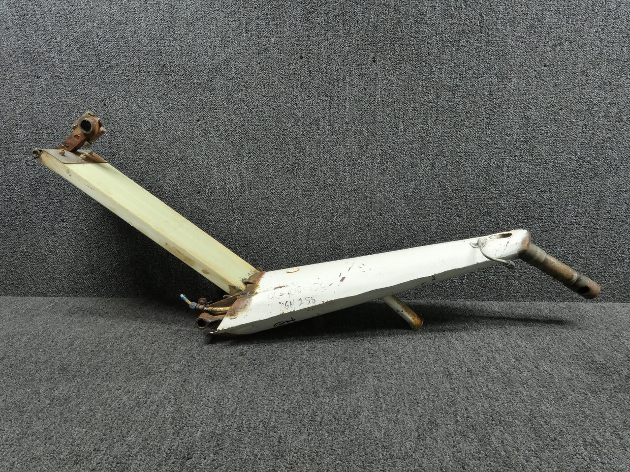 Aero Commander 37002-2 100-150 Main Landing Gear