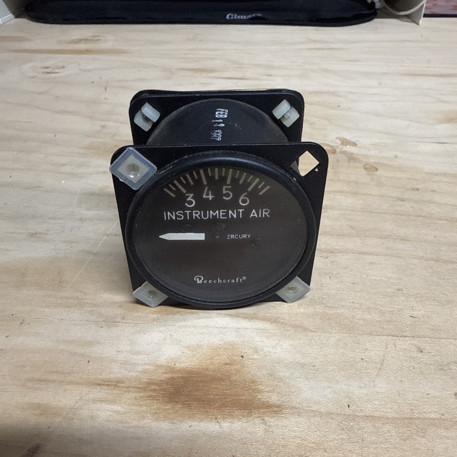 Beechcraft 1G8-34 115-384018-1 Instrument Air Indicator