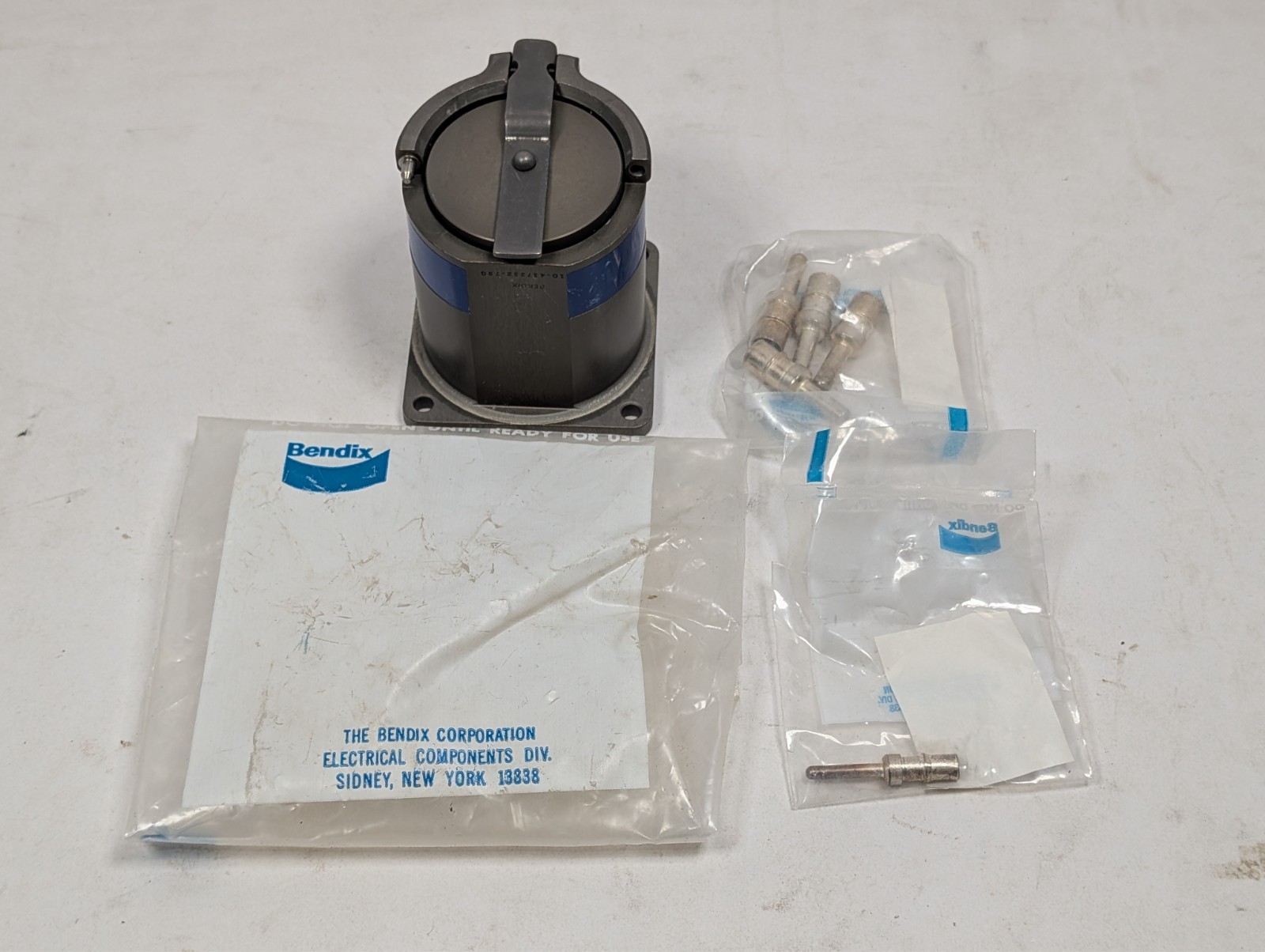 Bendix 10-437232-79G Electrical Connector w/ Contact