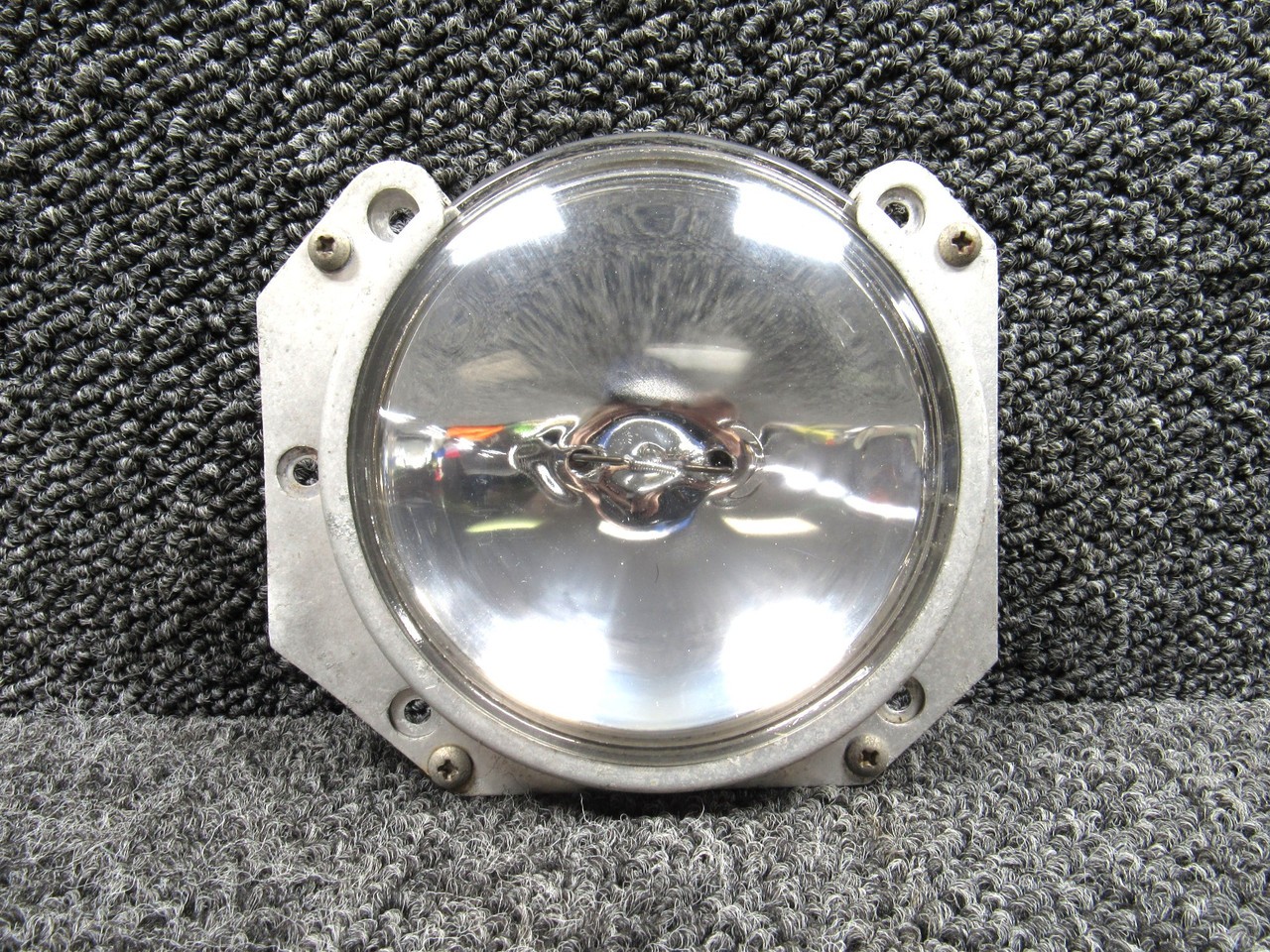Cessna Aircraft Parts 0523118-1, 0423542-6 Cessna 182H Landing
