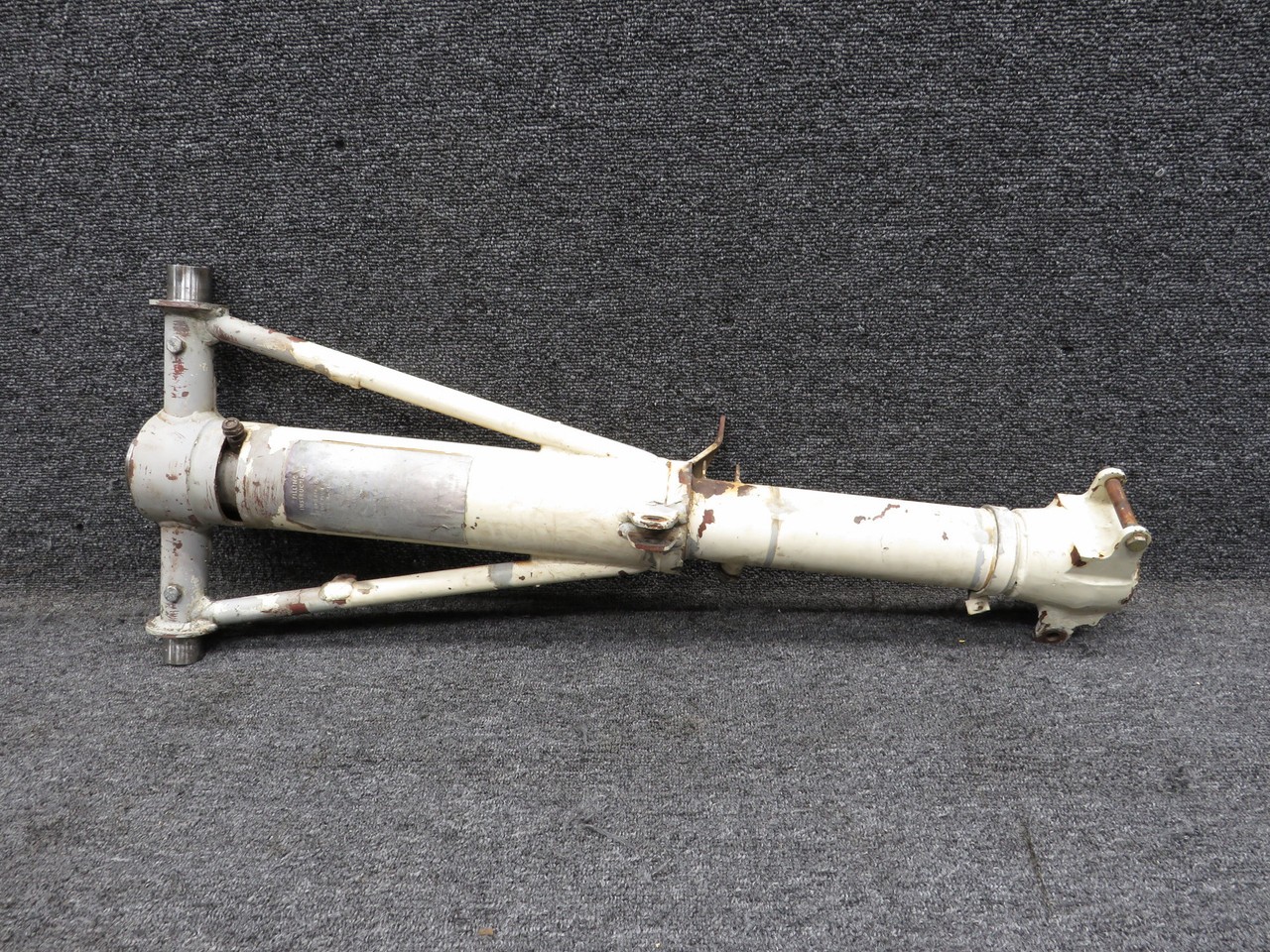 Cessna Aircraft Parts 0842000-77 Cessna 310J Nose Landing