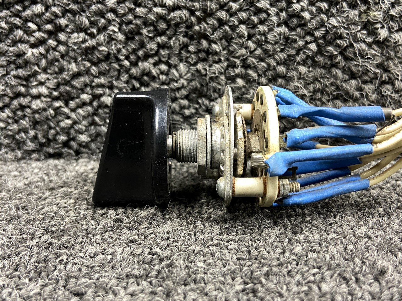 Cessna Aircraft Parts 0861329-3 Cessna 310Q Rheostat Light
