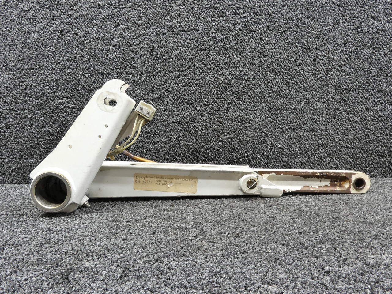 Cessna Aircraft Parts 2541080-2, 2541058-1 Cessna 303T Main