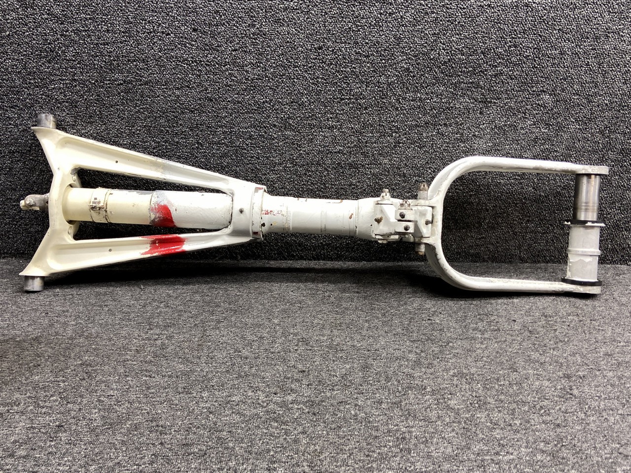 Cessna Aircraft Parts 5042000-226 Cessna 421B Nose Gear