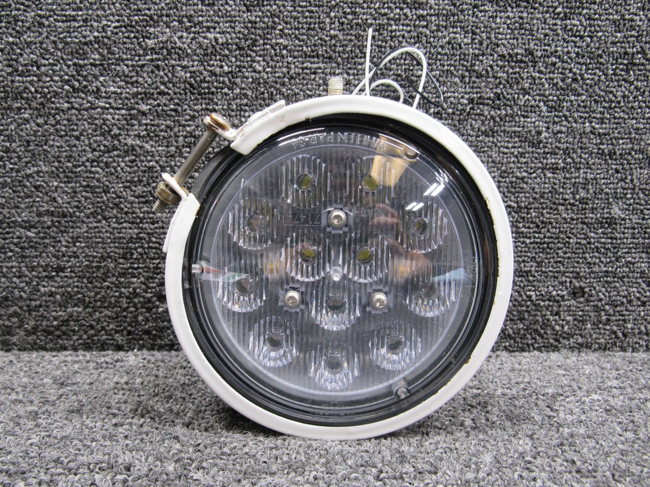 Cessna Aircraft Parts B4150B3-4594 Cessna 421C LED Taxi