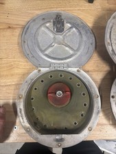 Cessna fuel access door assembly and
