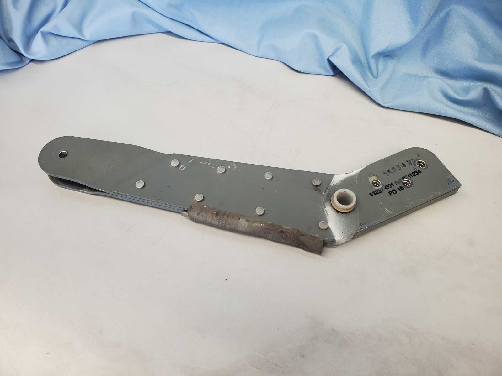 Cirrus Mid Flap Hinge Outboard LH