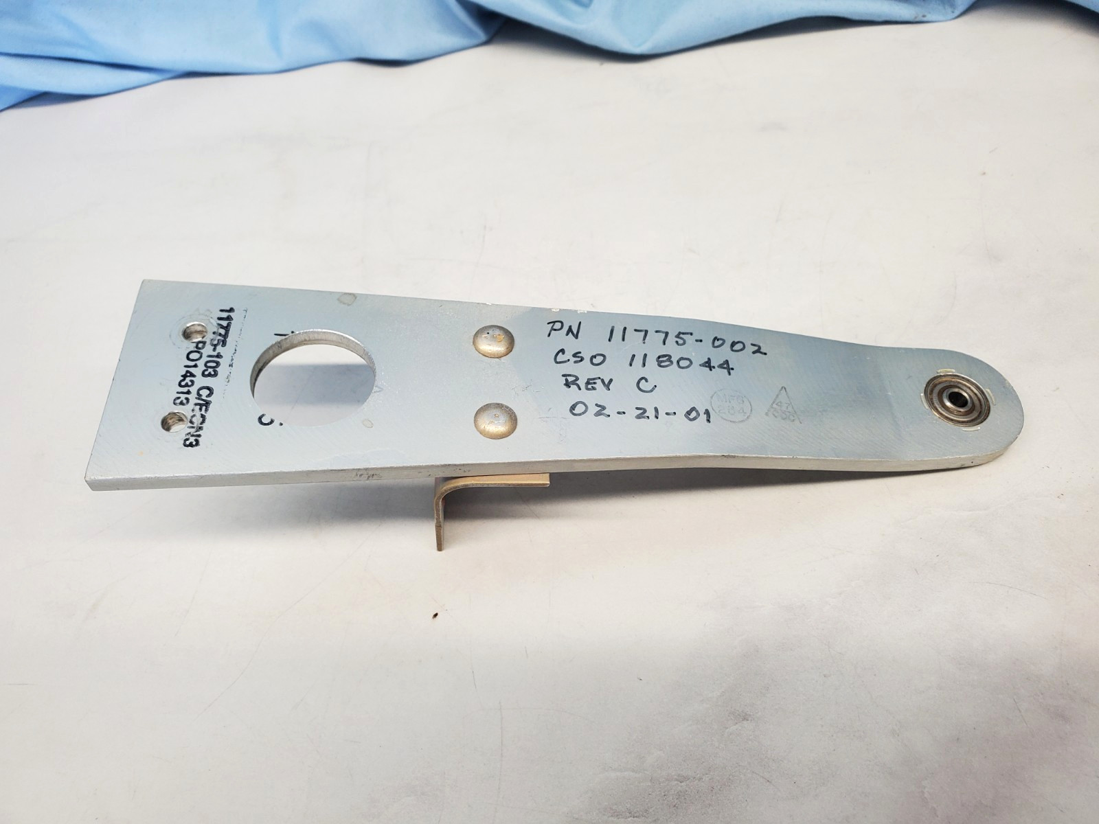 Cirrus Outboard Aileron Hinge Assembly P/N: