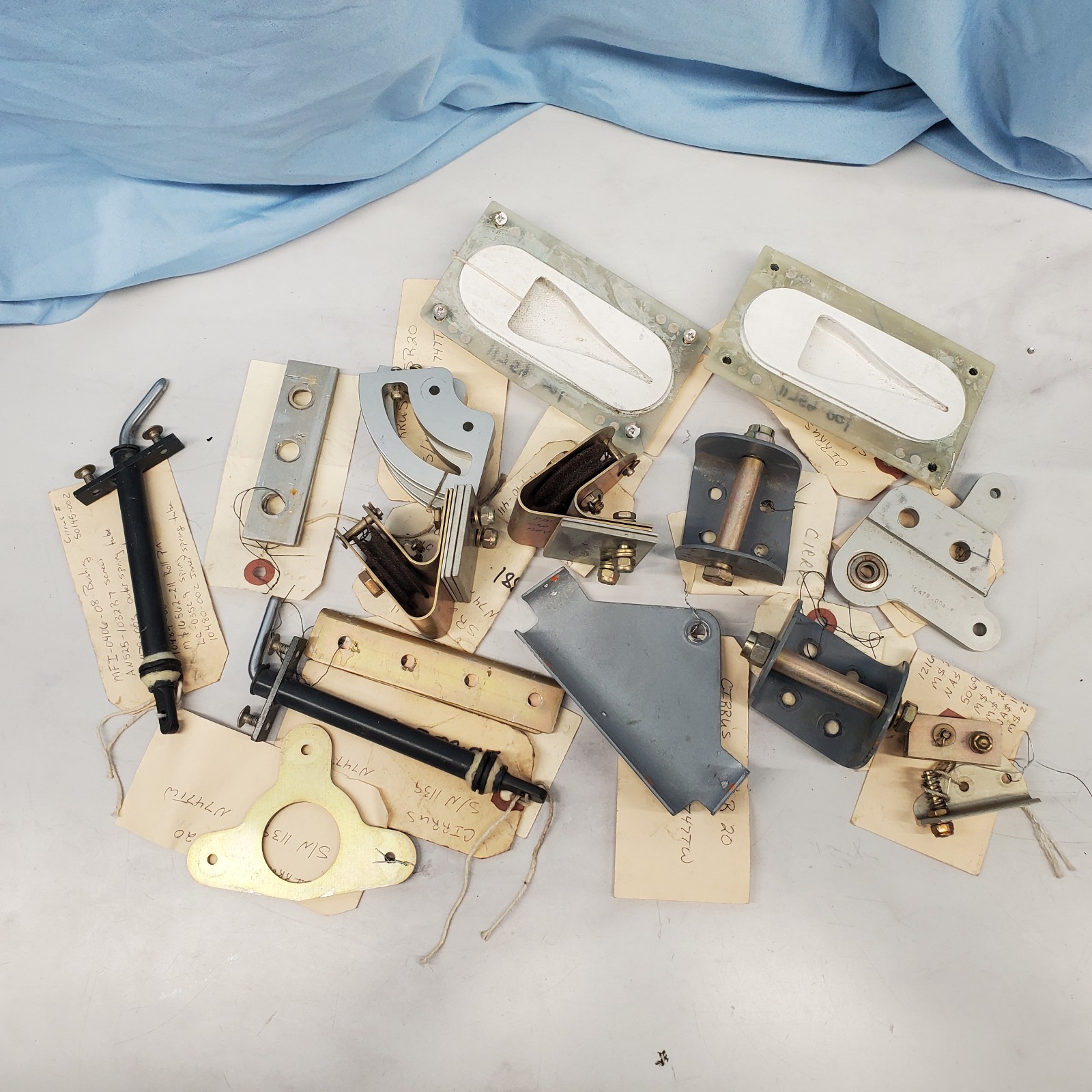 Cirrus SR20 Miscellaneous Parts Lot See