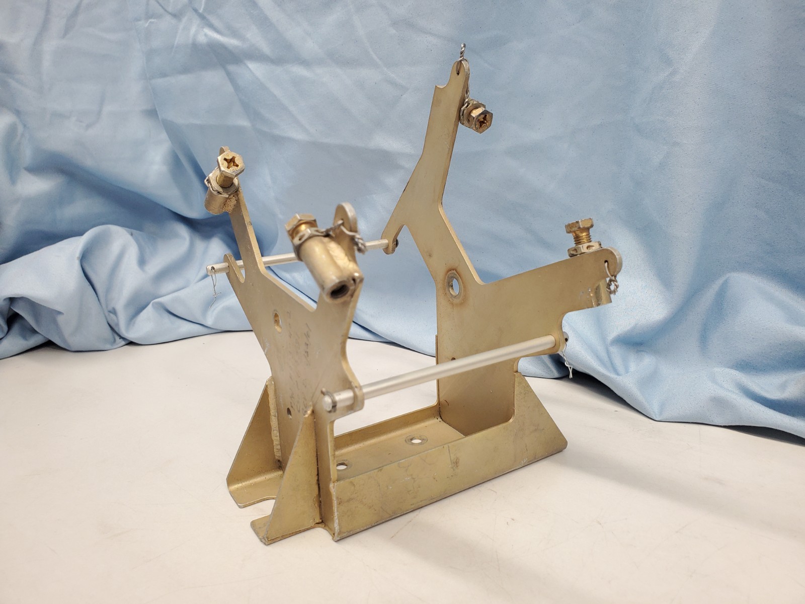 Cirrus SR20 Pulley Gang Bracket P/N: