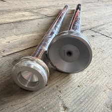 LANDING GEAR OPERATING STRUT PISTONS