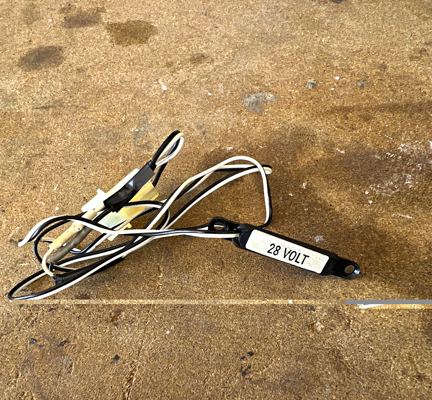 light 28 Volt avionics w/Wiring Harness