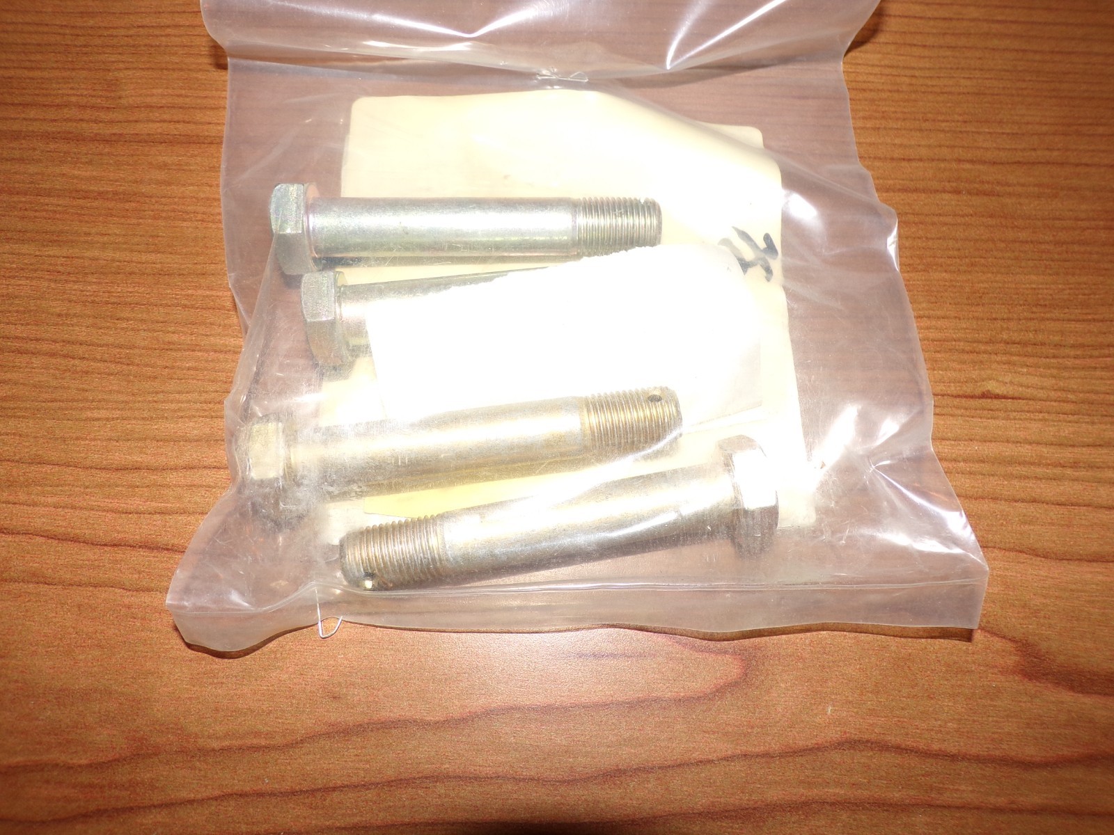 Piper 4 Bolts 400-308