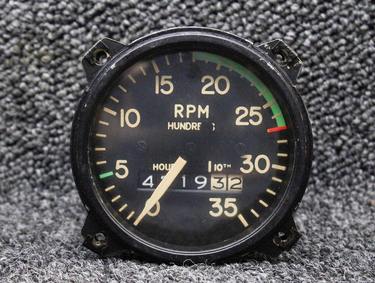 Piper Aircraft Parts 13621-004 Piper PA-24-260 Tachometer Indicator