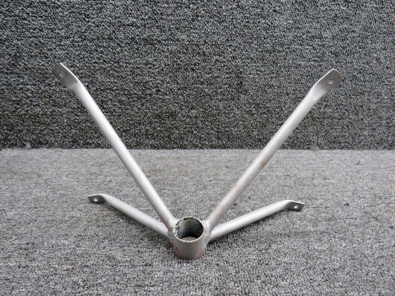 Piper Aircraft Parts 21033-000 Piper PA30 Landing Gear