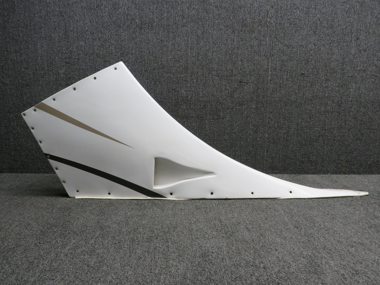 Piper Aircraft Parts 78332-000 Piper PA34-200T Dorsal Fin Assembly