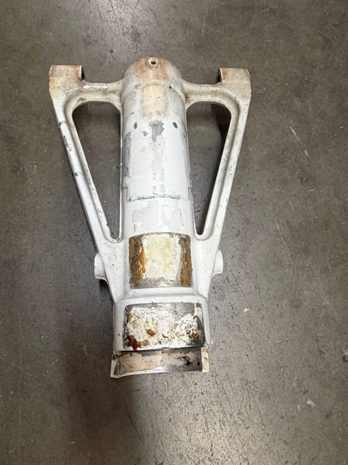 Piper CHIEFTAIN 45316-003 NOSE STRUT HOUSING-CRACKED