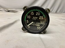 Piper Tachometer Stewart-warner (Hours : 2340.11)