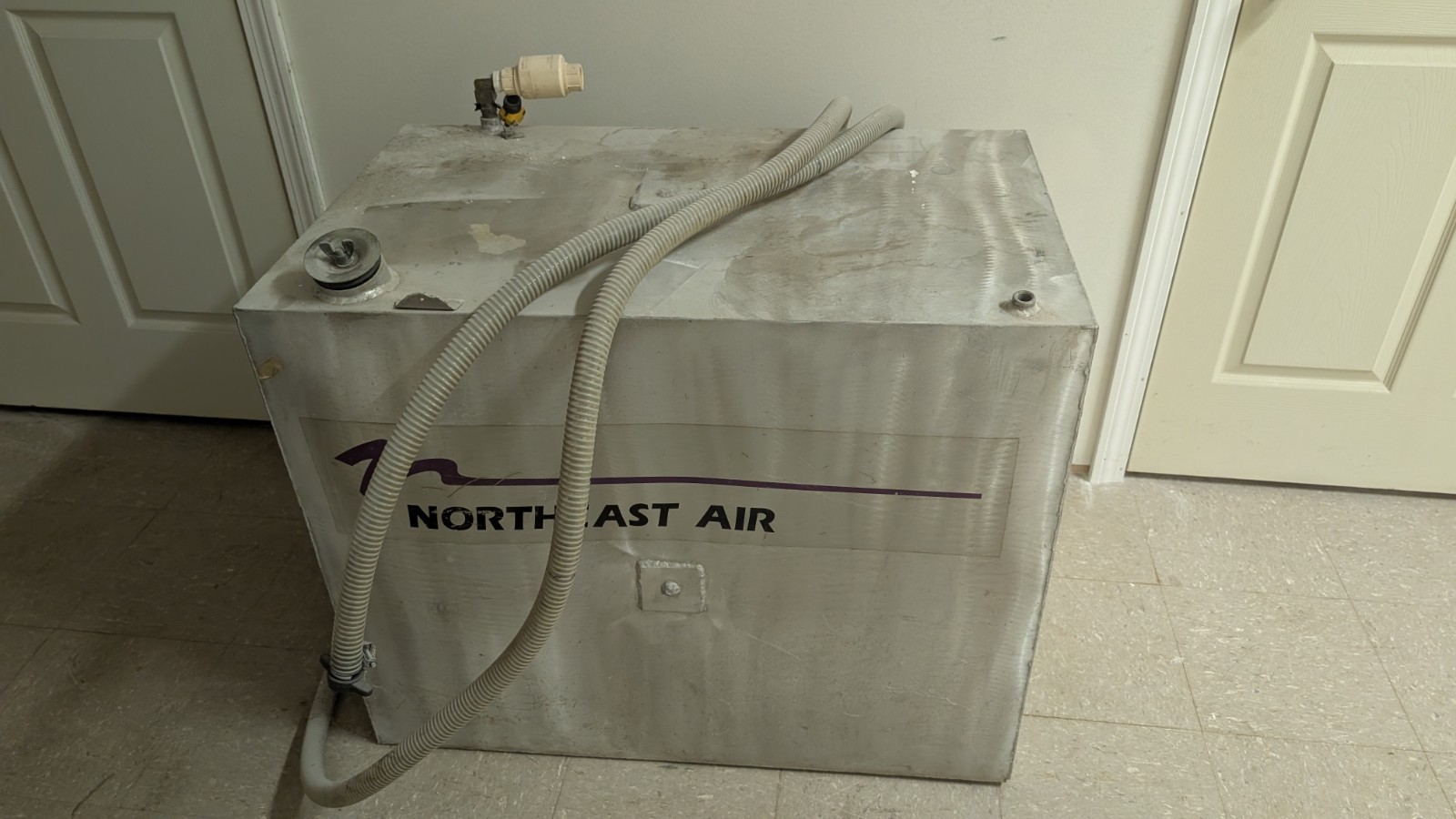 Unbranded 36" X 29" X22" Aluminum