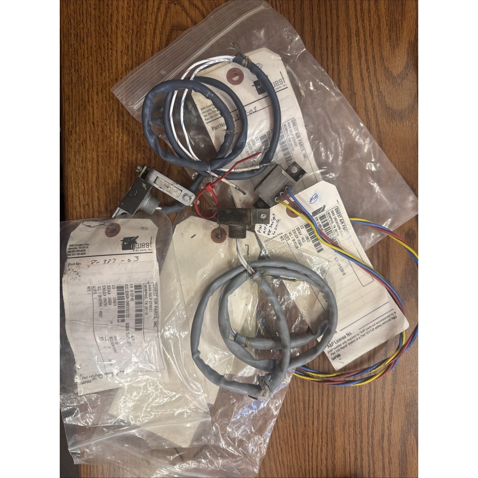 Unbranded lot of 4 various Aircraft