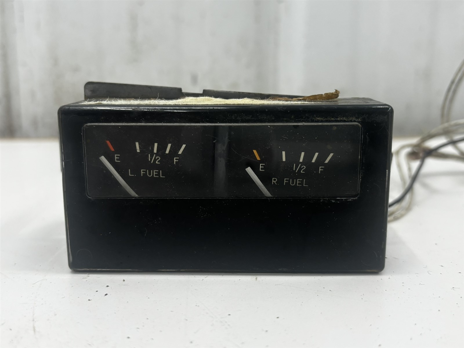 Cessna 172 Dual Fuel Right Left