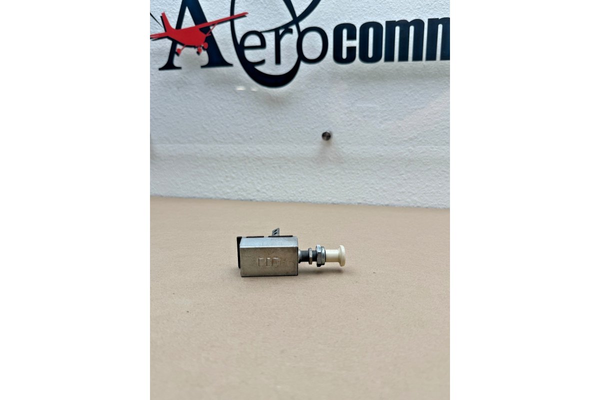 Cessna Push-Pull Landing Light Switch P