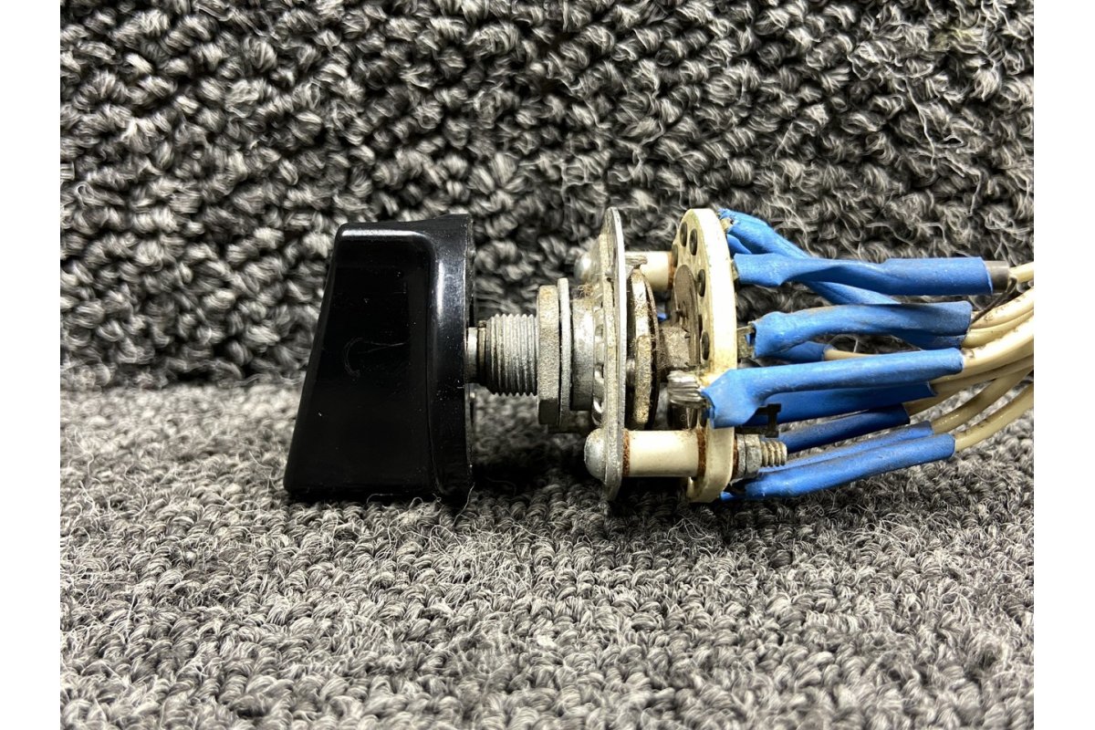 Cessna Aircraft Parts 0861329-3 Cessna 310Q Rheostat Light