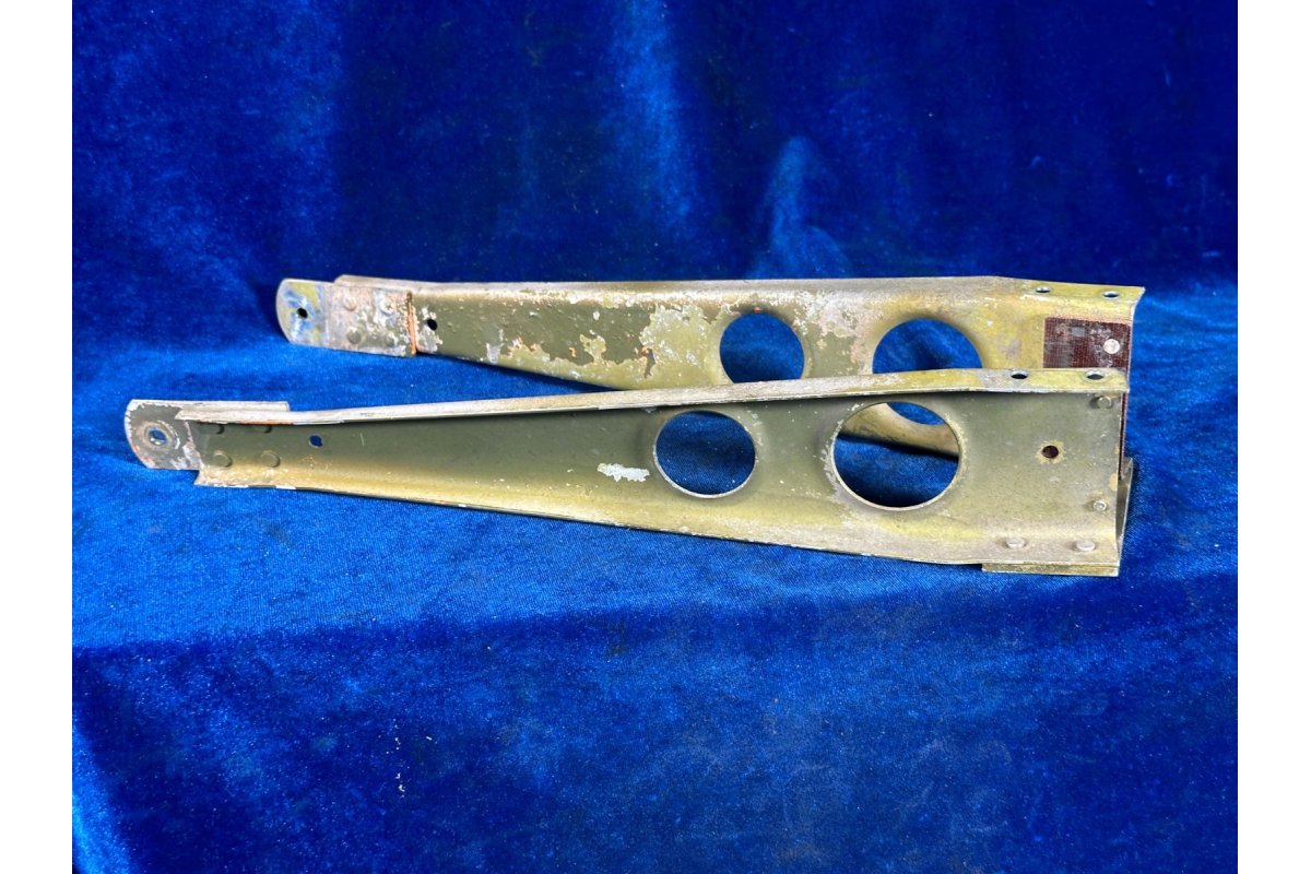 Piper PA 28-140 RIB (UPPER) -