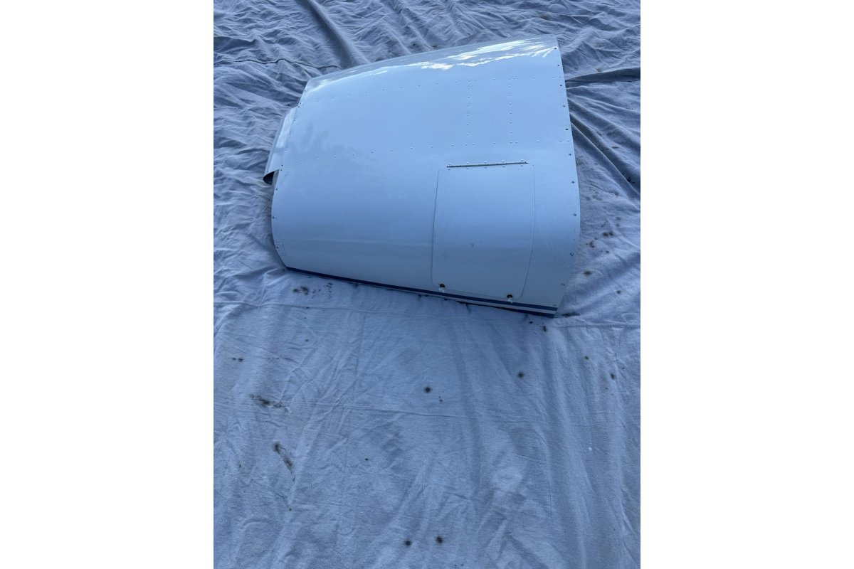 Cessna Aircraft Parts 0552010-53 Cessna 172D Upper Cowling