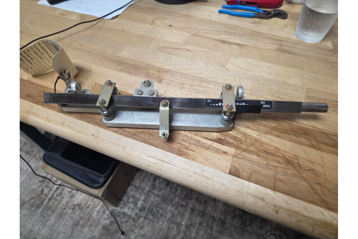 Cirrus SR22 Yoke tube assembly LH