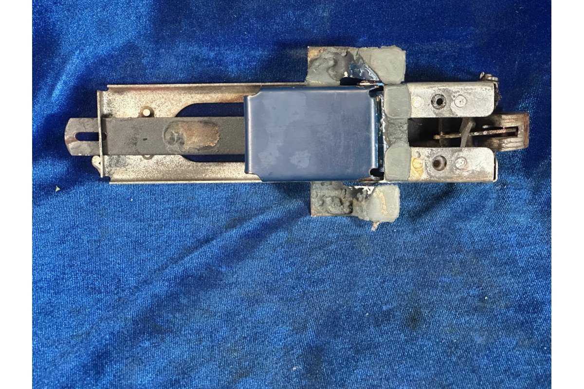 Piper PA 28-140 LATCH ASSY -