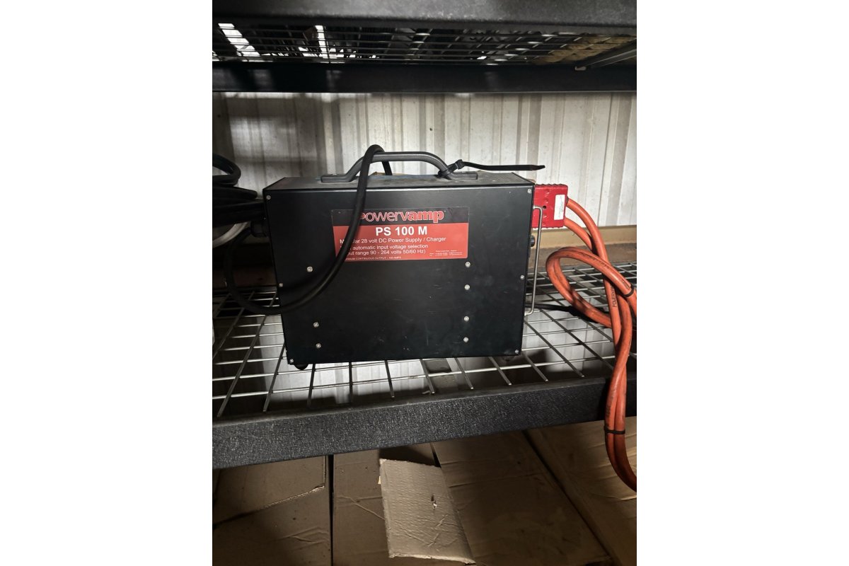 Power Vamp 28 volt aircraft power supply