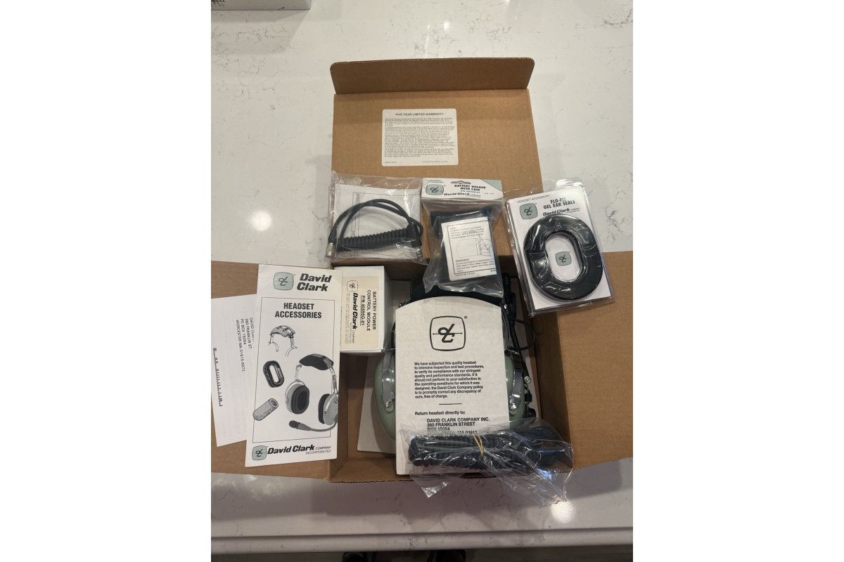 David Clark H10-66XL Electronic Noise Canceling Aviation