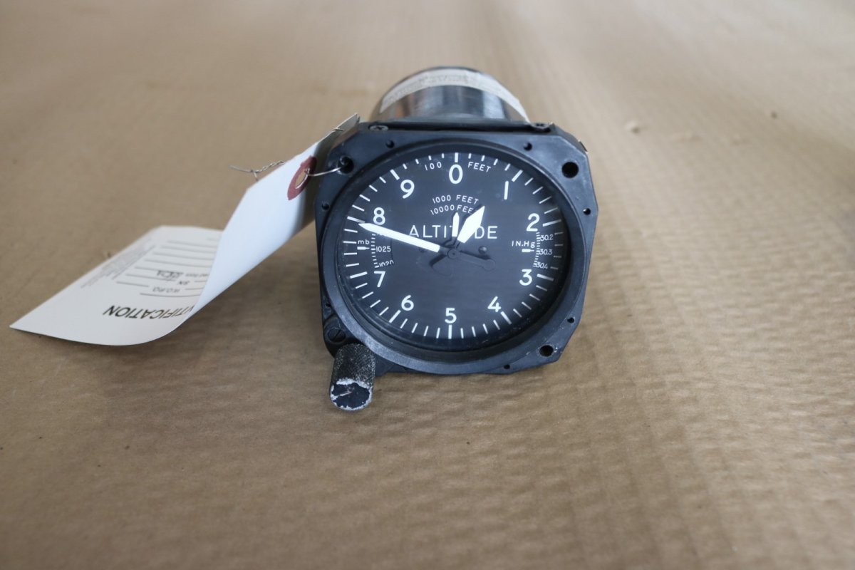 United Instruments Altimeter