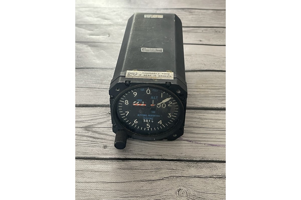 Arc Encoding Altimeter EA-401A - Untested